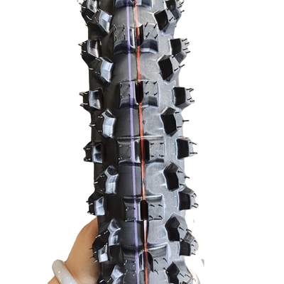 3.00-18 Motorradreifengehäuse überlegene Konstruktion und Funktionalität