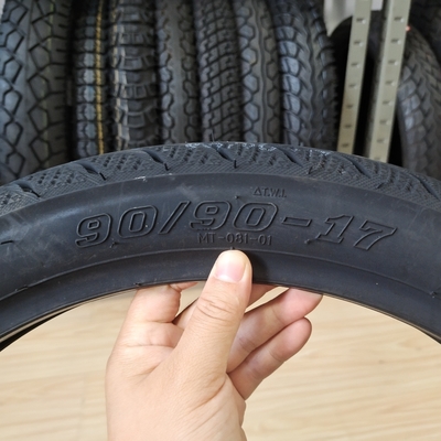 130/70-17 Motorradreifen mit 5,3 kg Gewicht und langlebiger Leistung