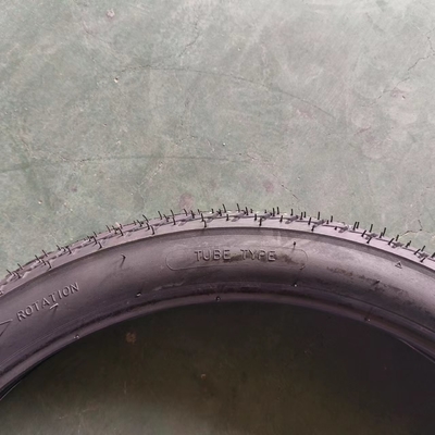 CE genehmigte Reifengehäuse 60/100-17 Die ideale Wahl für Motorradreparatur und Ersatz