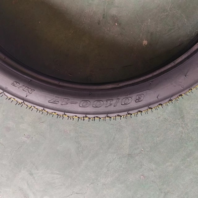 CE genehmigte Reifengehäuse 60/100-17 Die ideale Wahl für Motorradreparatur und Ersatz