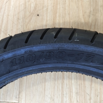 Ply-Klassifizierung 6pr/8pr Radteile 110/80-17 Motorradinnerteile für Motorradzubehör