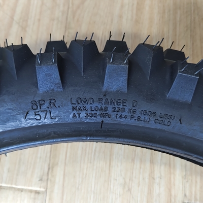 OEM akzeptabel 90/90-21 Superweiche und mittelscheine Reifen mit ausgezeichnetem Gummigehalt
