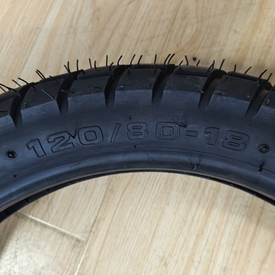 Reifen Größe 120/80-18 Schwarzer Motorradrohrloser Reifen geeignet für alle Gelände