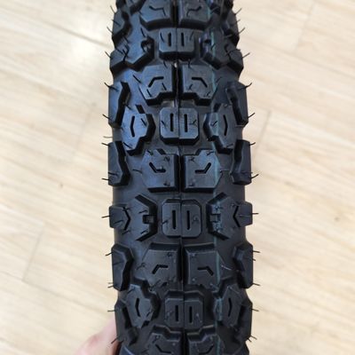 Rohstoff Natur Gummi Stahl Nylon Motorradrohrloser Reifen 90/90-18 bei direkter