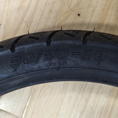 90/90-18 Motorradreifen und Innenrohr OEM akzeptabel für hohe Haltbarkeit