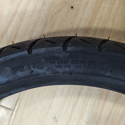 90/90-18 Motorradreifen und Innenrohr OEM akzeptabel für hohe Haltbarkeit
