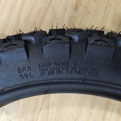 Rohstoff Naturkautschuk Stahl Nylon TT/TL Motorradreifen 4.10-18