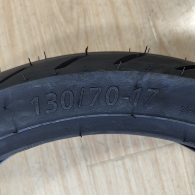 Motorradreifen 130/70-17 aus Naturkautschuk mit akzeptablem OEM