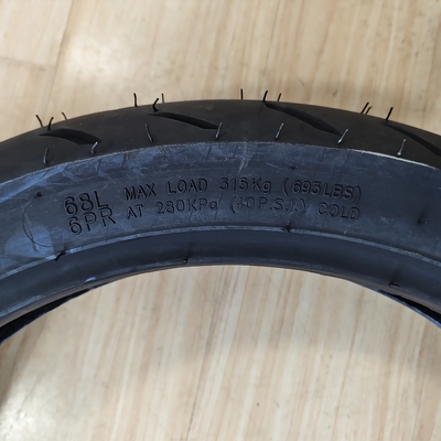 Motorradreifen 130/70-17 aus Naturkautschuk mit akzeptablem OEM