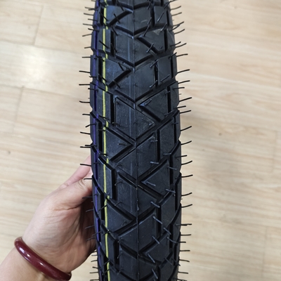 Naturkautschuk Stahl Nylon Material 90/90-18 Motorradreifen zum Laden Hafen Qingdao