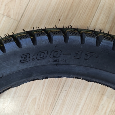 3.00-17 Motorradreifen aus Naturgummi, Stahl und Nylon