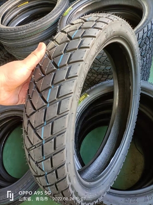 Akzeptabel OEM 90/90-18 Reifen mit Bias-Struktur und von Super Factor