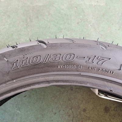 110/80-17 Motorradreifen aus Taiwan mit Natrualgummi und Ply-Klassifizierung 6pr/8pr