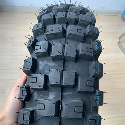140/80-18 Weicher Enduro-Reifen mit 10,5 Zugfestigkeit und langlebigem Gummigehalt