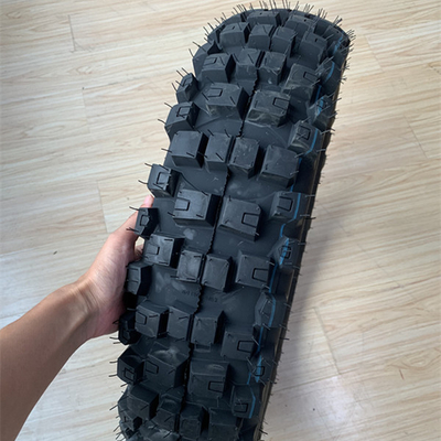 Weichreifen 140/80-18 Motorradreifen für Offroad-Rennen im Hafen von Qingdao