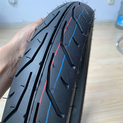 35%-55% Kautschukgehalt auf dem afrikanischen Markt Motorradreifen 80/90-17 Teile Zubehör