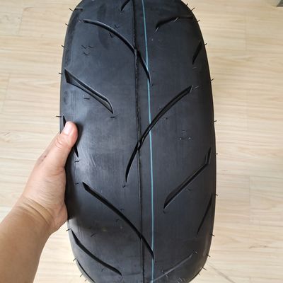 Reifengehäuse Motorradreifen 180/55-17 190/55-17 für den Ladehafen in Qingdao