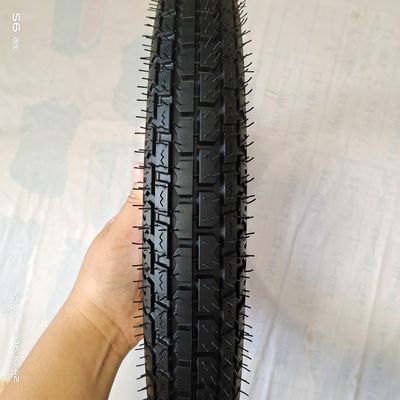 35%-55% Gummigehalt Weißer Wandreifen 2,75-16 für den europäischen Markt