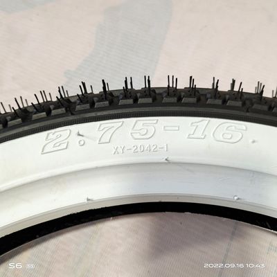 35%-55% Gummigehalt Weißer Wandreifen 2,75-16 für den europäischen Markt