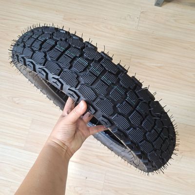 Verschleißbeständige Motorradreifen 130/90-15 mit Naturkautschuk Stahl Nylon Rohstoff