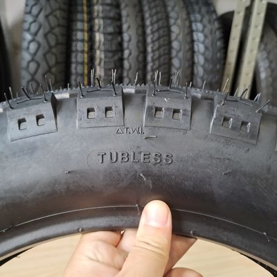 Verschleißbeständige Motorradreifen 130/90-15 mit Naturkautschuk Stahl Nylon Rohstoff