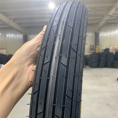 Qingdao Port Motorradreifen Verkauf 2.75-17 Reifengehäuse für langlebige und Reifen