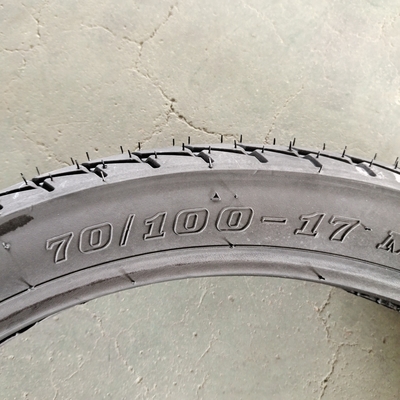 Erleben Sie eine überlegene Leistung mit 70/100-17 Motorradrohrfreier Reifen 70100-17