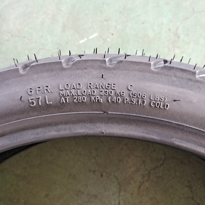 Erschwinglicher 110/80-17 Natrual Gummi Motorradreifen mit OEM in Vietnam akzeptabel