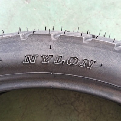 Erschwinglicher 110/80-17 Natrual Gummi Motorradreifen mit OEM in Vietnam akzeptabel