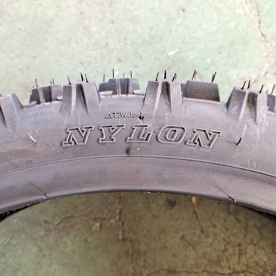 35%-55% Gummigehalt in Nylon-Motorradreifen110/70-17 für Vertriebspartner in Qingdao