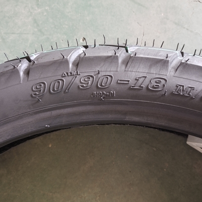 90/90-18 Motorradreifen mit 6pr/8pr Ply Rating und langlebigem Gehäuse