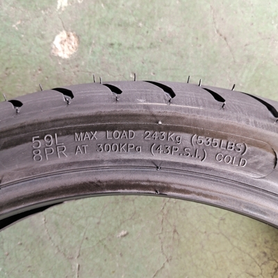 Schwarzer Naturkautschuk 90/90-17 Motorradreifen für langlebige Leistung