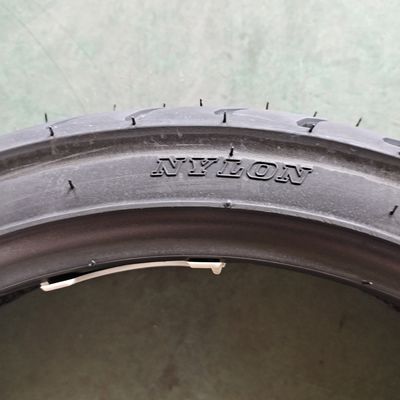 14 Zoll Motorradreifen 90/90-14 6 Ply Rate mit Rohstoff Natur Gummi Stahl Nylon