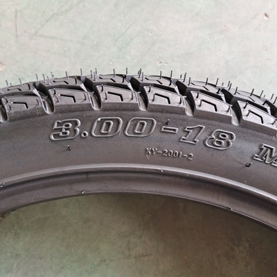 Motorradreifen Reifen 3.00-18 Naturkautschuk Stahl Nylon und akzeptable OEM angeboten