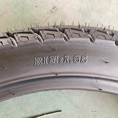 Motorradreifen Reifen 3.00-18 Naturkautschuk Stahl Nylon und akzeptable OEM angeboten