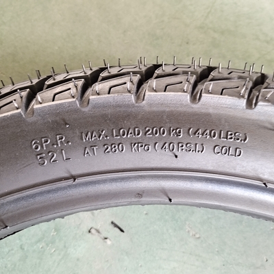 Motorradreifen Reifen 3.00-18 Naturkautschuk Stahl Nylon und akzeptable OEM angeboten