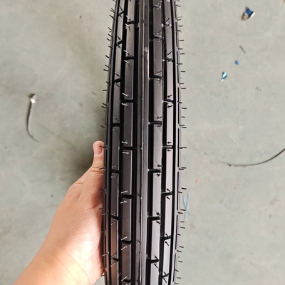 Rohrloser Reifen 2.75-17 Motorradreifen mit Reifengehäuse und Ladehafen Qingdao bereit