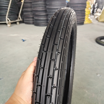 Rohrloser Reifen 2.75-17 Motorradreifen mit Reifengehäuse und Ladehafen Qingdao bereit