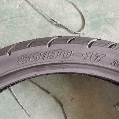 Reifengehäuse Rippenmuster Dreirad 80/90-17 Motorradreifenröhre im Wettbewerb