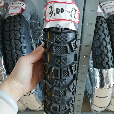 Erleben Sie überlegene Leistung mit unserem tiefen Muster Design Motorradreifen und Rohr