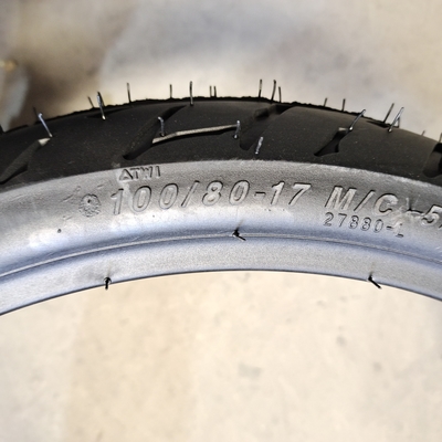 Natur Gummi Stahl Nylon Rohrloser Reifen Gehäuse für Motorrad 100/80-17 6PR Reifen Gut