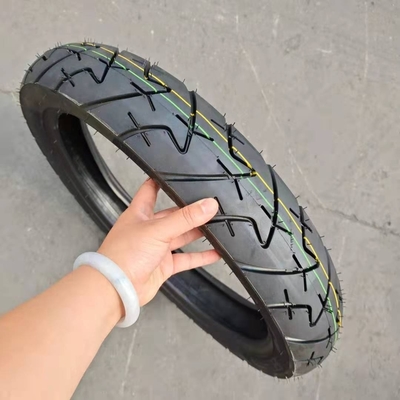 Motorradreifen mit einem Gummigehalt von 35% bis 55%