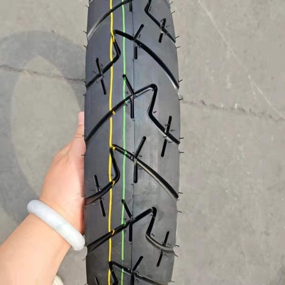 Motorradreifen mit einem Gummigehalt von 35% bis 55%
