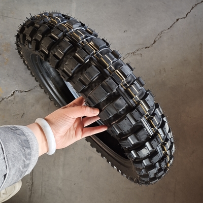 Vollständige Spezifikationen 4.60-17 Motorradreifen mit Naturkautschuk von oben