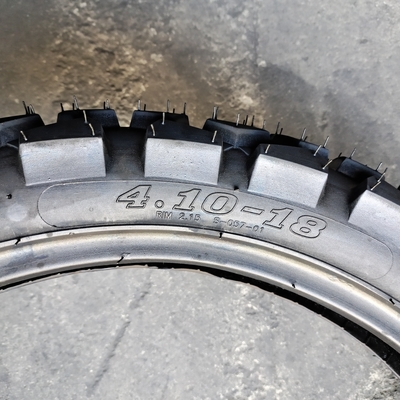 Motorradreifen Direkte schwarze Reifenhülle Widerstandsfähige Farbe Motorräder Reifen 4.10-18