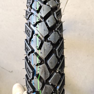 Qingdao Ladehafen 3.00-18 Motorradreifen und Innenröhre mit 6pr/8pr Ply Rating