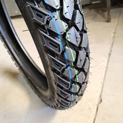 Qingdao Ladehafen 3.00-18 Motorradreifen und Innenröhre mit 6pr/8pr Ply Rating