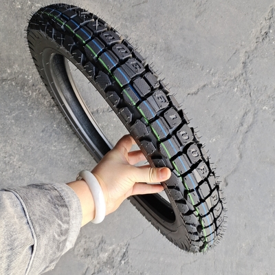 3.00-18 Natrual Gummi Motorradreifen für in Qingdao Ladehafen