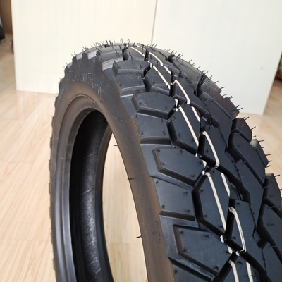 35% bis 55% Gummigehalt Pneumatischer Motorradreifen 110/90-16 für die Leistung