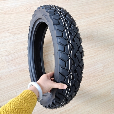35% bis 55% Gummigehalt Pneumatischer Motorradreifen 110/90-16 für die Leistung